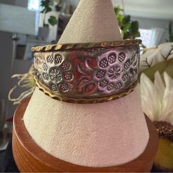 925 Sterling Silver Mexico Etched Flowers Cuff Bracelet - Picture 4 of 13